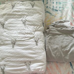 🦌Buck head embroidery crib blanket with crib skirt